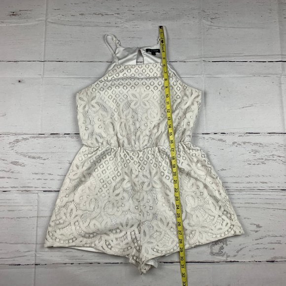 As U Wish womens jrs 9 white floral lace sleeveless one piece shorts romper - Picture 7 of 7